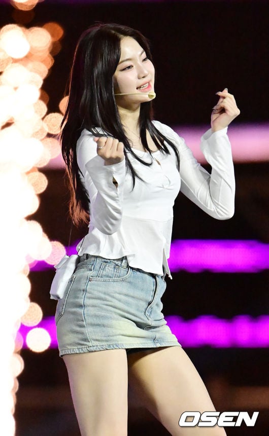 [사진]스테이씨 아이사,’불꽃같은 무대’