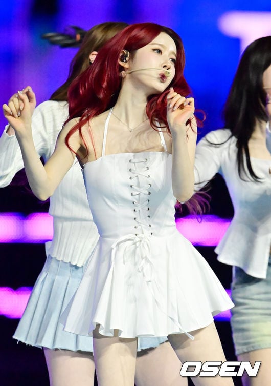[사진]스테이씨 시은,’러블리한 무대’