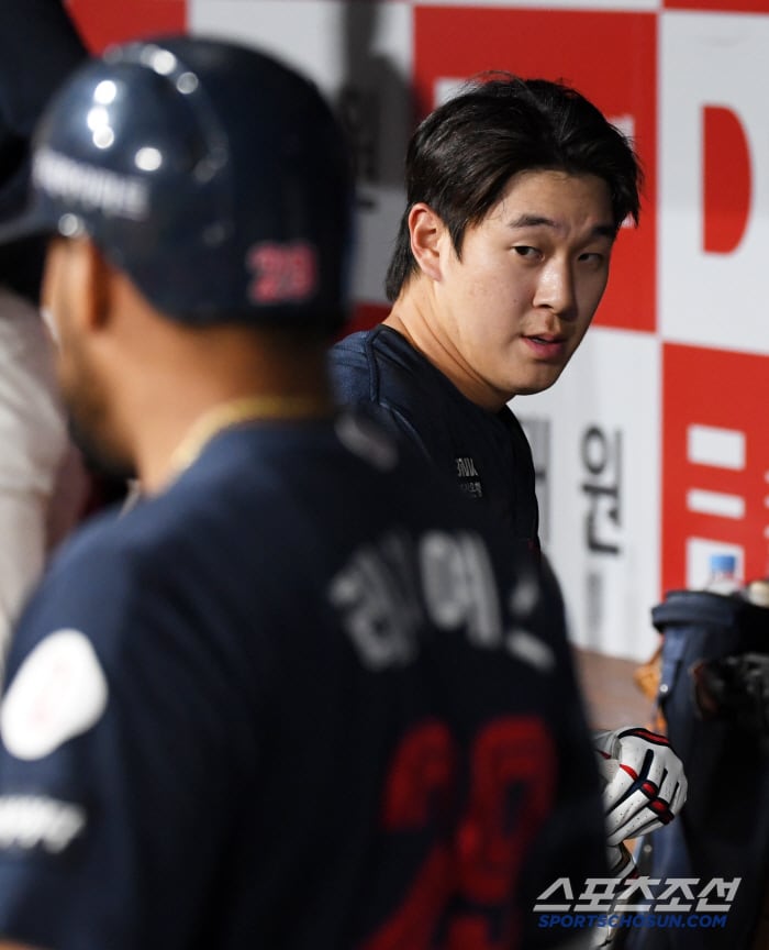 [포토] 나승엽 ‘짜릿한 역전포’