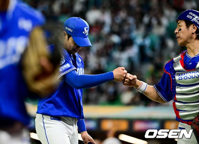 [사진]강민호와 기뻐하는 원태인