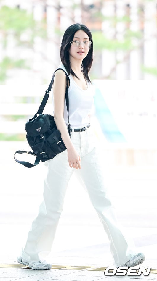[사진]이유비 출국, ‘멀리서도 한눈에’