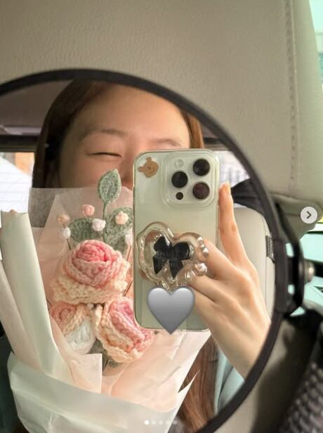 방민아, ♥온주완에 받은 꽃다발?..눈웃음 띄며 “그때도 지금도 고마워”
