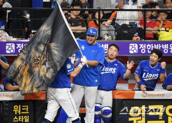 [포토] 투런포 터트린 강민호