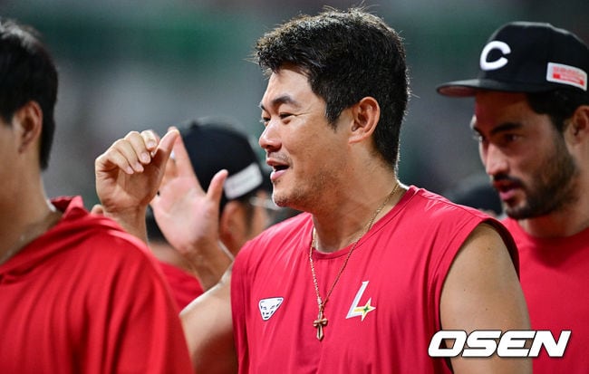 [사진]1.2이닝 무실점 노경은,’짜릿한 승리의 주역’
