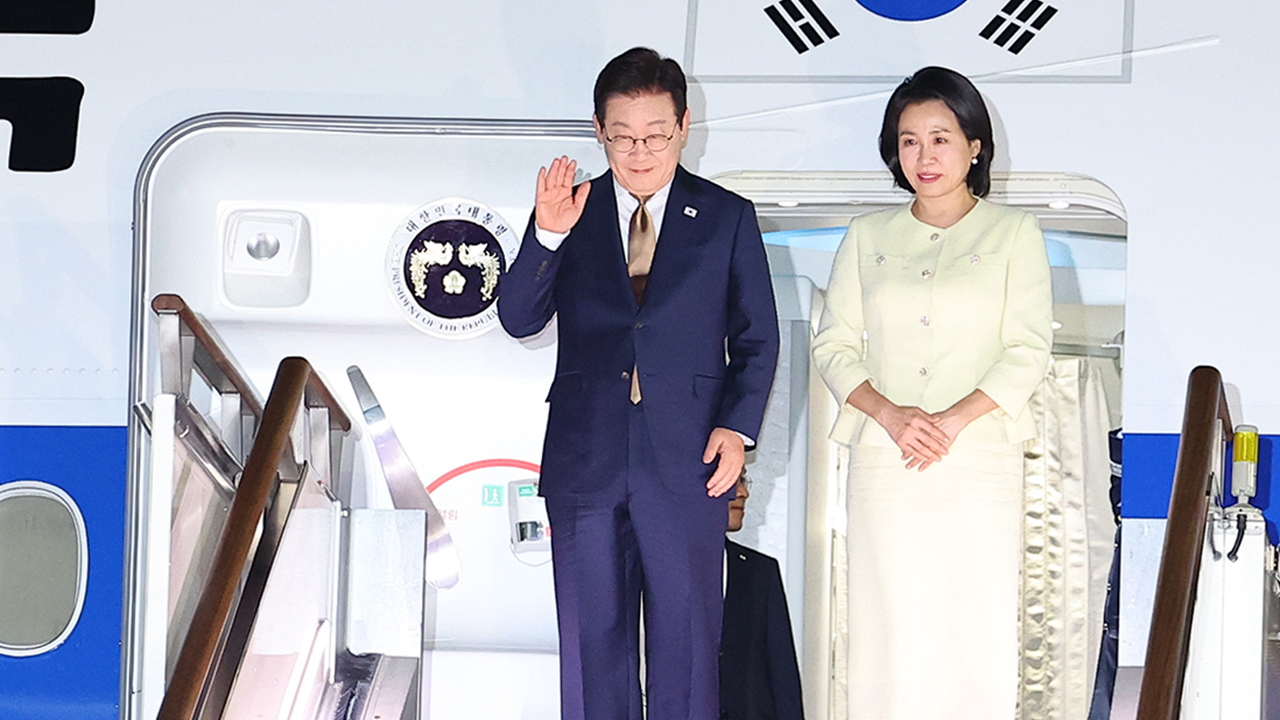 이 대통령, 아세안 방문 마치고 서울도착…경주APEC 본격 준비