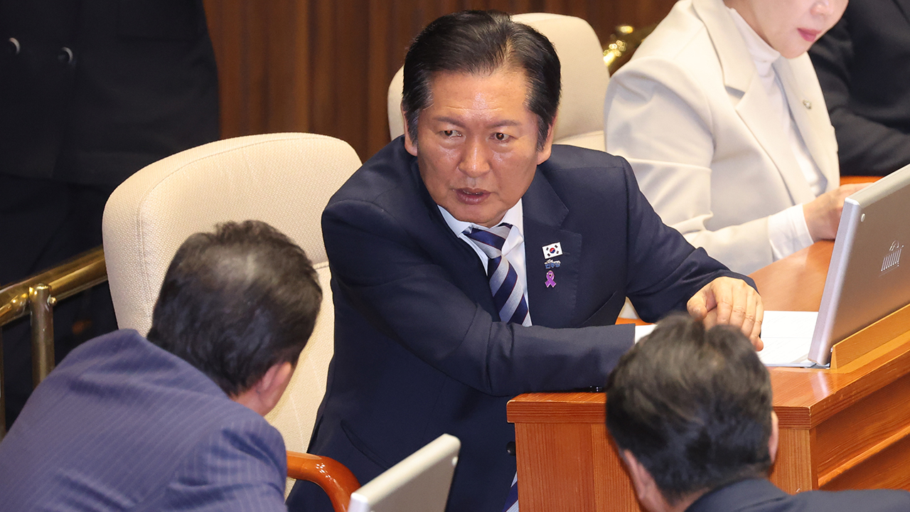 민주 “당론 아니다”면서도…재판중지법 카드로 사법부 압박