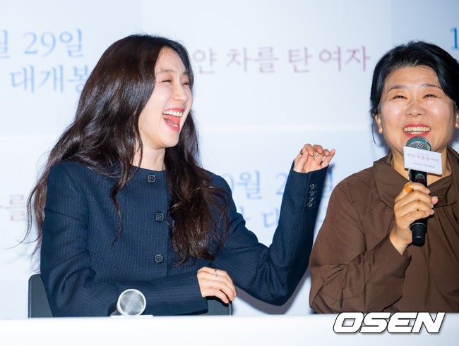 [사진]정려원,’이정은의 말에 빵 터져’