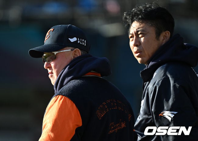[사진]김경문 감독-손혁 단장,’한국시리즈 우승을 위해’