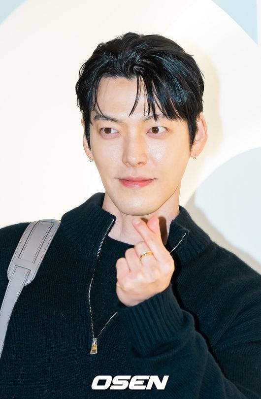 김우빈, 4년째 어린이 병동 산타였다…♥신민아 결혼 후에도 조용한 선행 [핫피플]