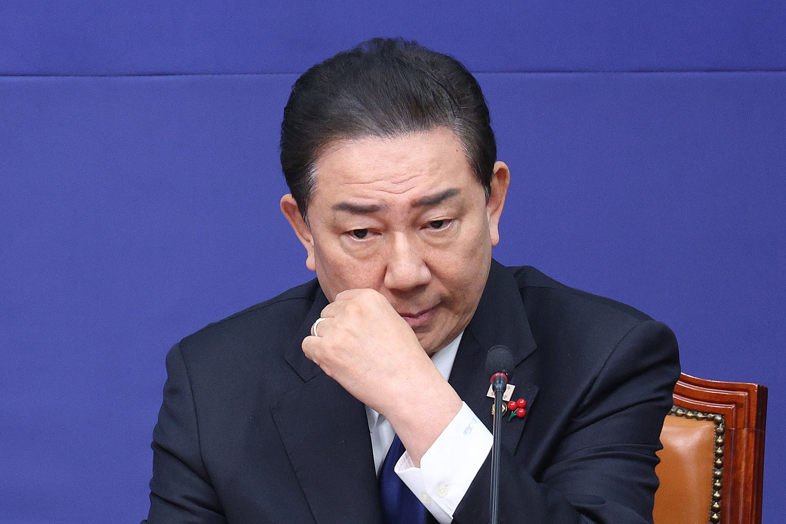 ‘1일 1폭로’ 터지는 김병기, 원내대표직 흔들