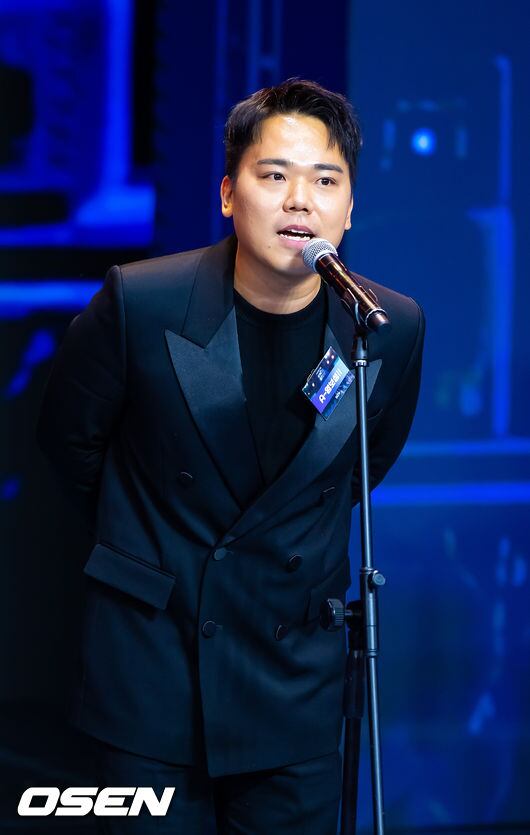 [사진]프로게이머 염보성, 올해의 스트리머 상 수상