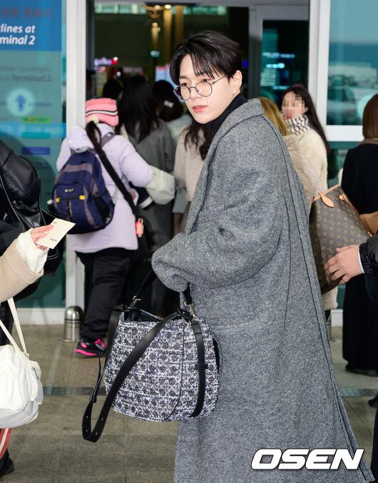 [사진]김명수(엘), 팬들 살피며