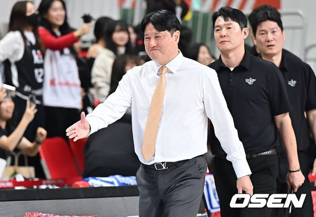 [사진] 문경은 감독, 역대 7번째 300승 기록