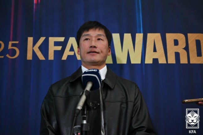 ‘흙수저’→’대한민국 최고 감독’ 이정효 감독은 여전히 높은 곳을 본다…”이왕 올라가는거 어디까지 올라 갈지 한계 시험해 보겠다”