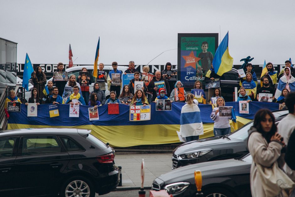 Sacked Ukrainian defence minister calls for presidential election