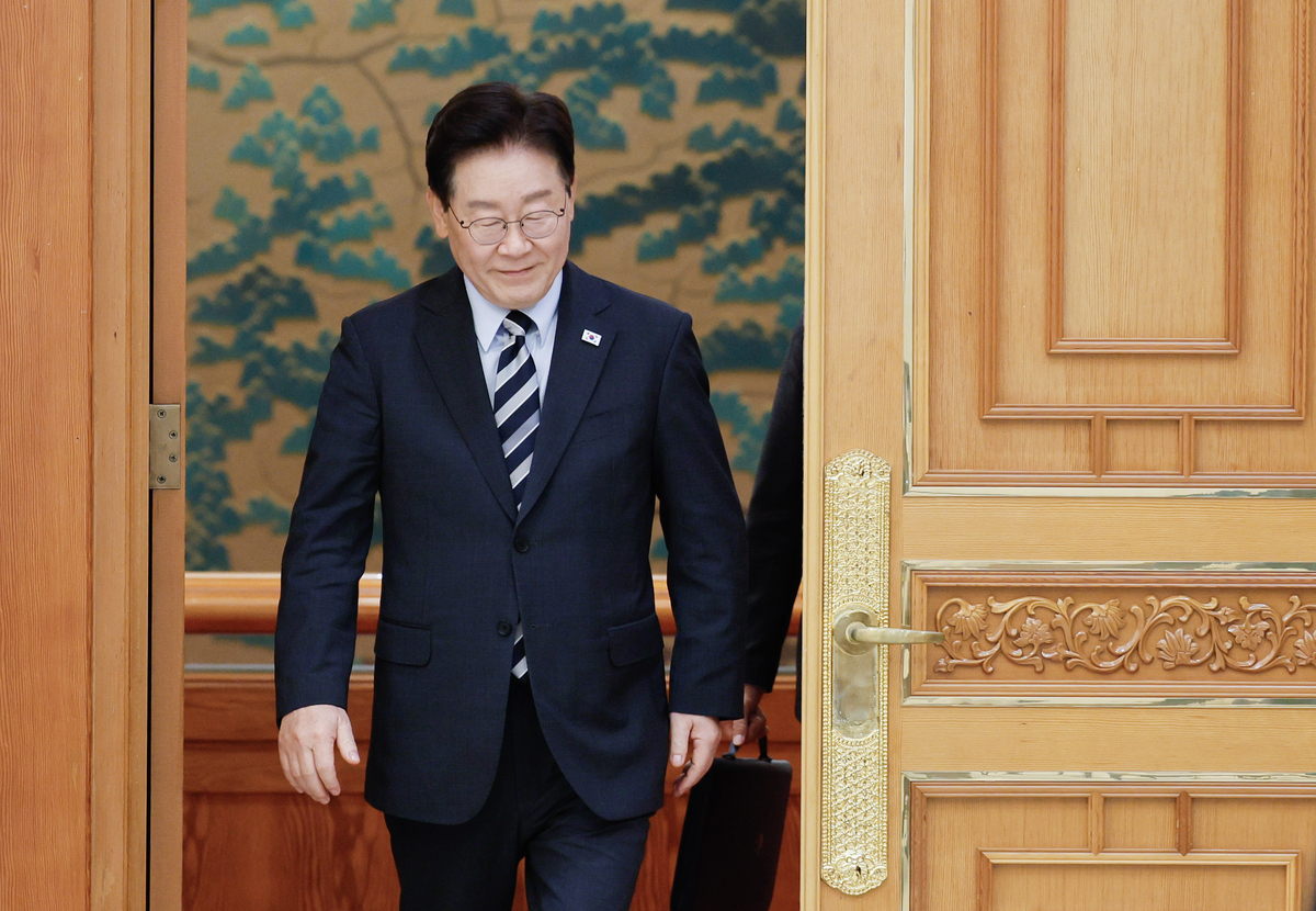 [속보] 이 대통령 기자회견 30분 연기…오전 10시30분 시작